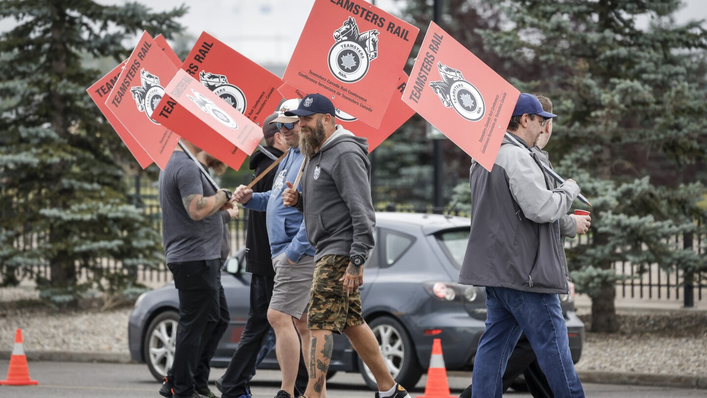 Canadian rail union files lawsuits challenging back-to-work orders