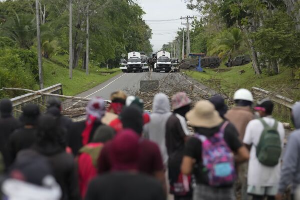 Anti-government protesters block highways in the Indigenous Embera Community in Alimae, Panama on Thursday, June 5, 2025 (AP Photo/Matias Delacroix)