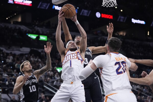 Suns end with 23-4 run, beat Kings 119-117 on Durant's free throws