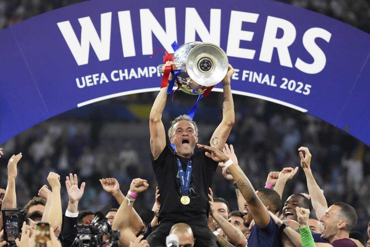 De Galácticos a la gloria: Cómo Luis Enrique transformó al PSG en campeón de la Champions League