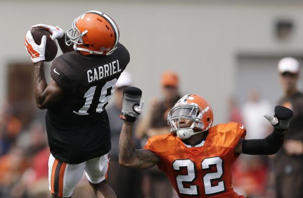 Browns defenders wear boxing gloves in practice