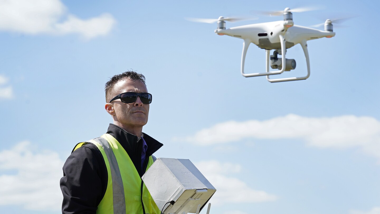 Пилотът на дрон не може да предлага картографиране без лиценз за геодезист от Северна Каролина, казва съдът