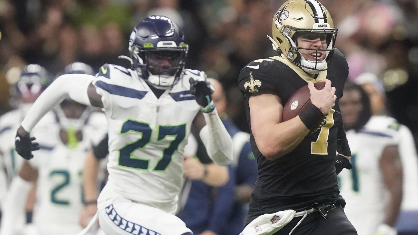 Hill accounts for 4 TDs, Saints top Seahawks 39-32
