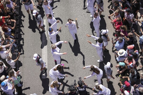 Mariia Vysochanska of Ukraine, accompanied by 27 EU athletes and paraathletes, participates in the Olympic torch relay in Marseille, southern France, Thursday, May 9, 2024. Torchbearers are to carry the Olympic flame through the streets of France' s southern port city of Marseille, one day after it arrived on a majestic three-mast ship for the welcoming ceremony. (Ǻ Photo/Laurent Cipriani)