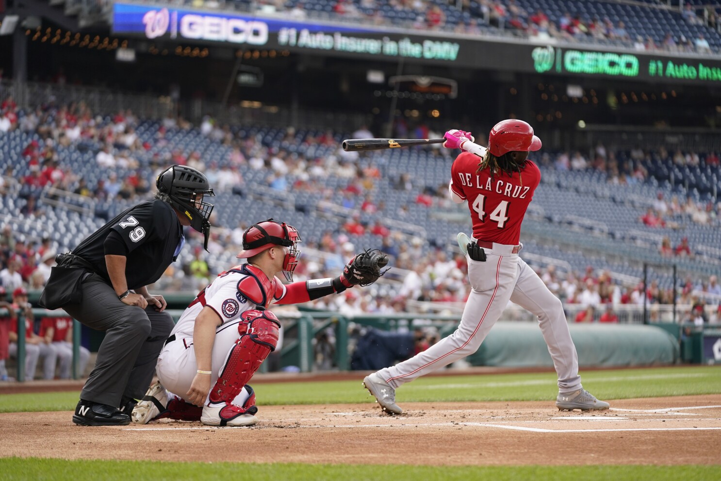 Jays hold on to beat Reds as Hicks throws team's fastest pitch