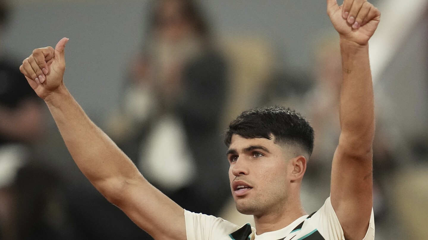 Alcaraz Advances Third Round Climbs 20 Match Wins Roland Garros