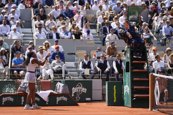 Coco Gauff loses an argument with a French Open chair umpire and wants to see replays in tennis | AP News
