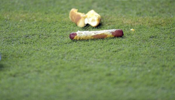 LOOK: Tennessee fans continue mustard bottle tradition after ejection - On3