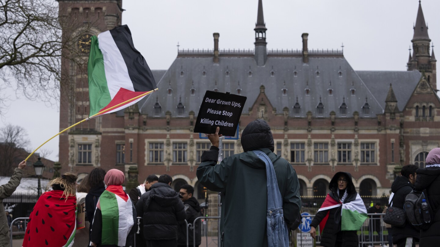 Южна Африка казва на върховния съд на ООН, че обвинява Израел в апартейд срещу палестинците