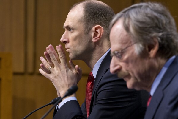 FILE - Austan Goolsbee, left, then Council of Economic Advisers Chairman, testifies on Capitol Hill in Washington on Feb. 28, 2013. Now president of the Federal Reserve Bank of Chicago, Goolsbee said in an interview with 花椒直播 that the economy was still on what he calls the "golden path," another term for what economists call a "soft landing," in which inflation returns to the Fed's 2% target without an economic crash. (AP Photo/J. Scott Applewhite, File)