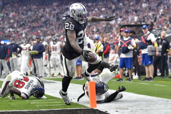 Josh Jacobs rushes for 3 TDs, Raiders beat Texans 38-20