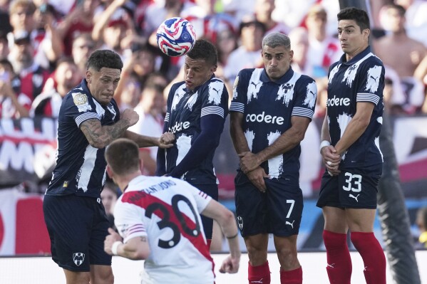 River Plate's Franco Mastantuono takes a free kick during the Club World Cup Group E soccer match between River Plate and CF Monterrey in Pasadena, Calif., Saturday, June 21, 2025. (AP Photo/Jae Hong)