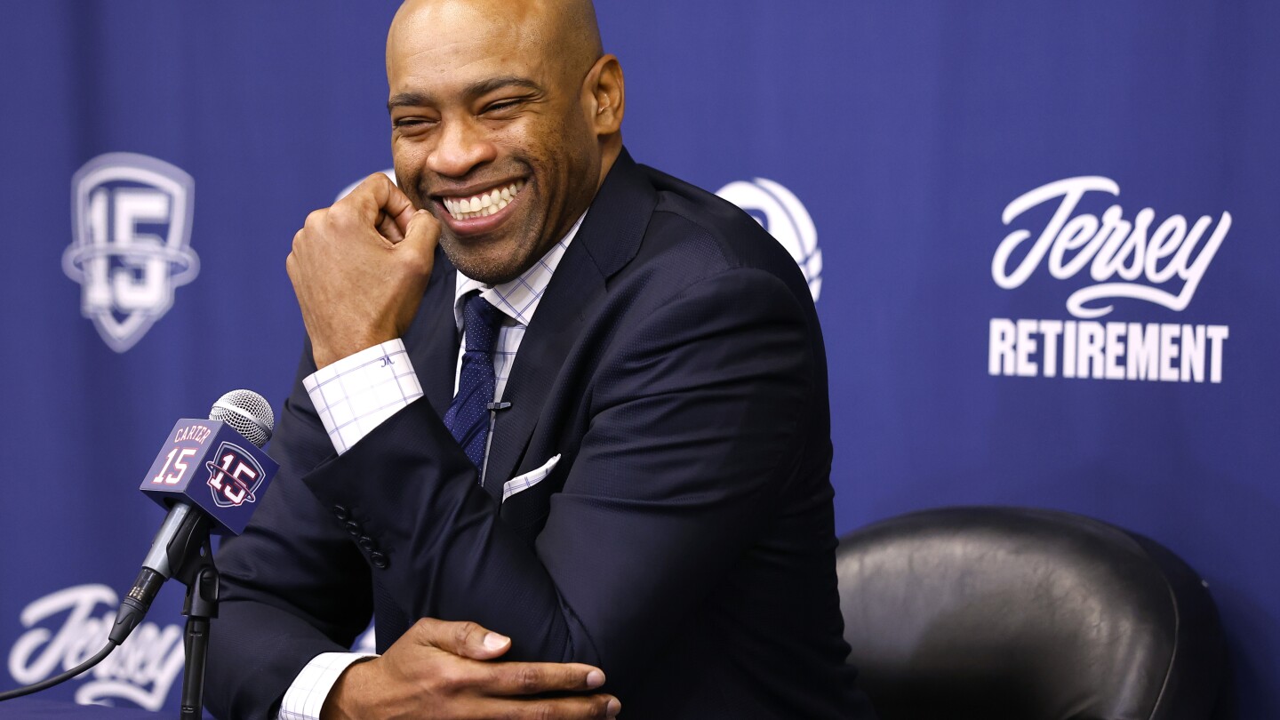 Nets Retire Vince Carter's No. 15 Jersey at Barclays Center