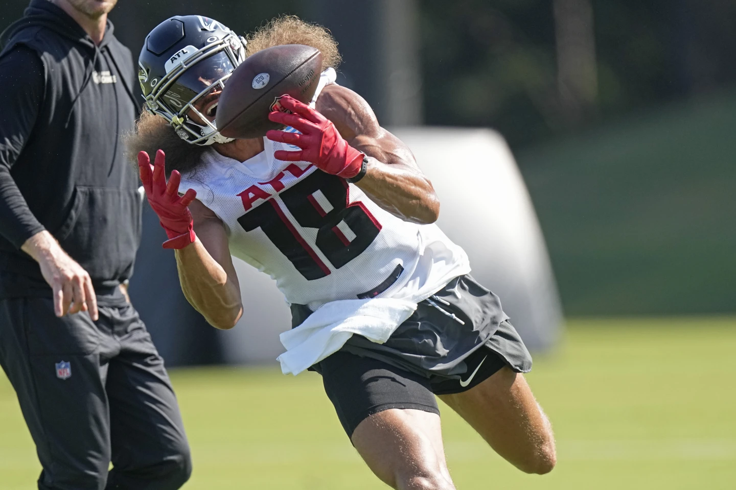 Mack Hollins adds size and eccentric outlook to Falcons attack at wide receiver