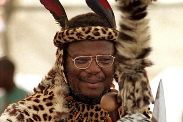 FILE — Controversial South African politician and traditional minister of South Africa's large Zulu ethnic group, Prince Mangosuthu Buthelezi, in traditional dress March 26, 2009. Buthelezi has died at the age of 95, South African President Cyril Ramaphosa announced on Saturday, Sept. 9, 2023.. (AP Photo/File)