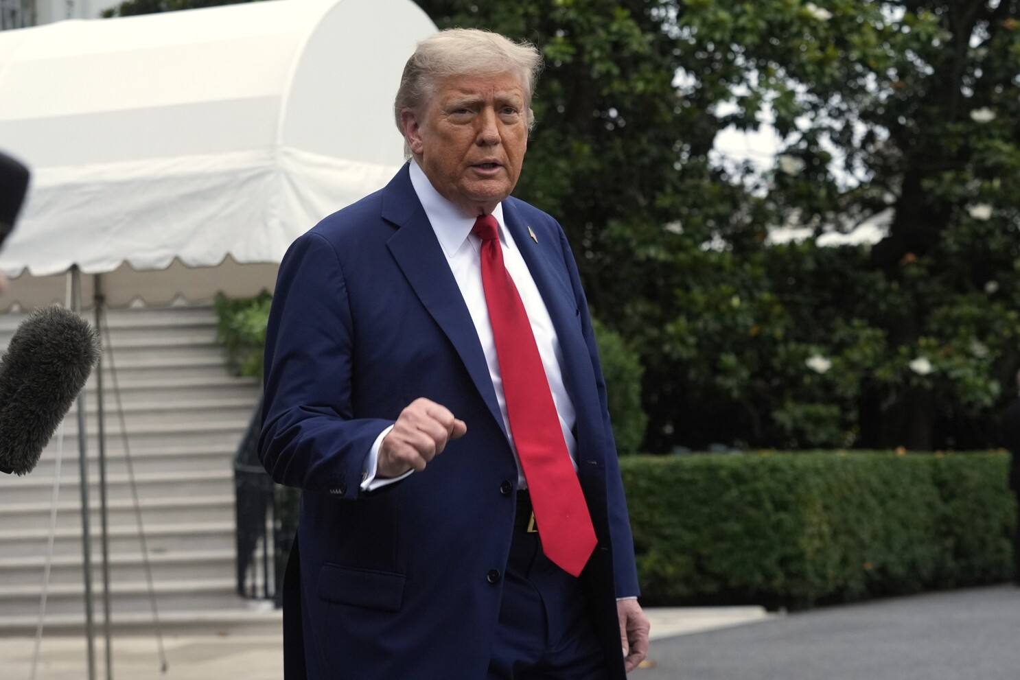Trump demands action from 36 countries to avoid travel ban