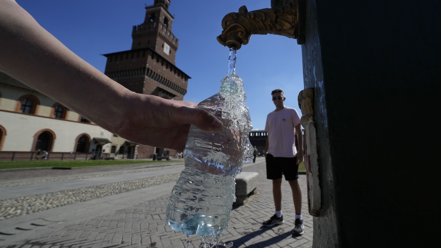 Средният литър бутилирана вода съдържа близо четвърт милион невидими частици