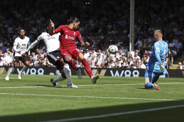 Liverpool's Darwin Nunez, second from left, scores during the English Premier League soccer match between Fulham and Liverpool at Craven Cottage stadium in London, Saturday, Aug. 6, 2022. (AP Photo/Ian Walton)