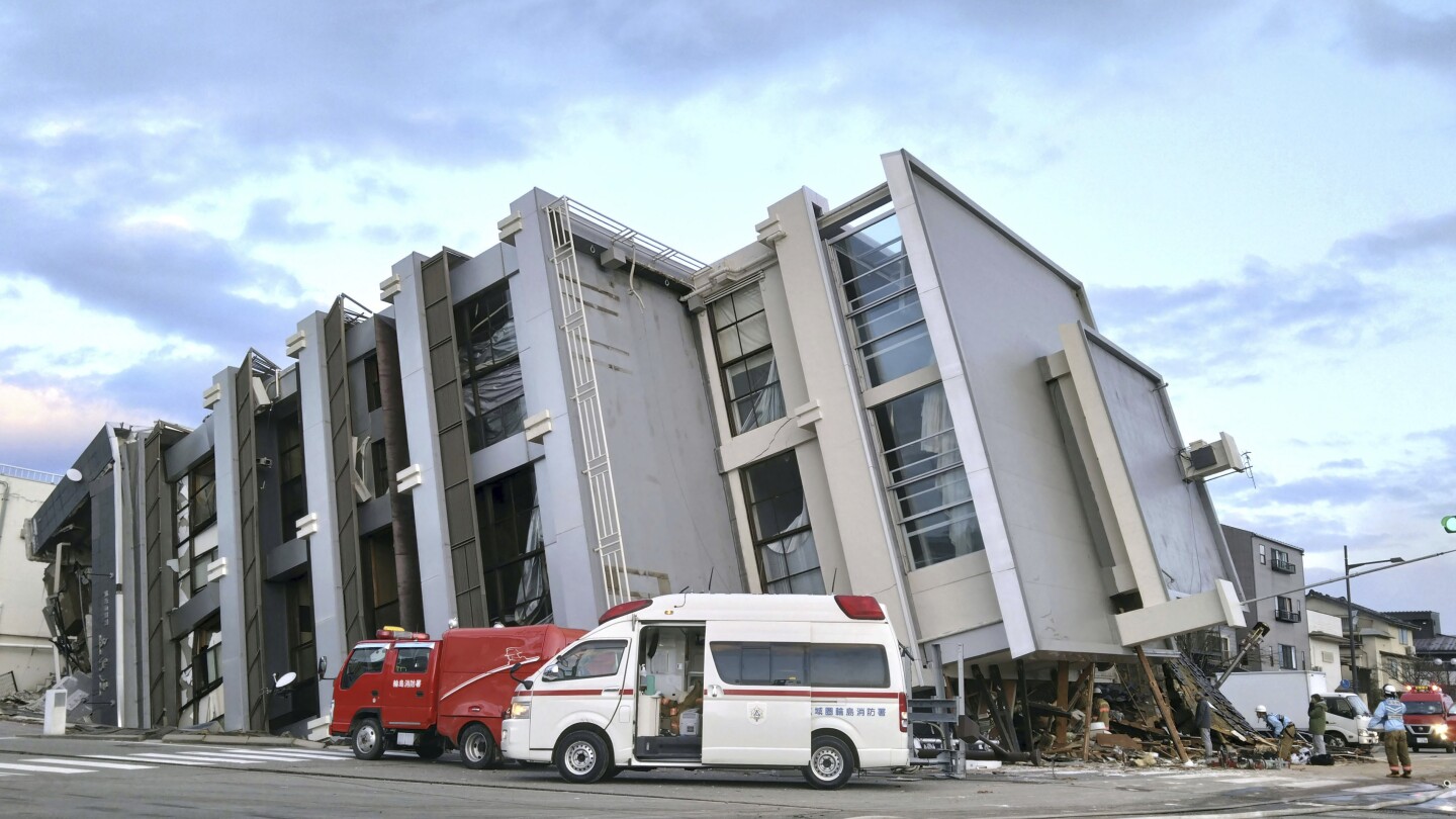 NANAO Япония AP — Поредица от мощни земетресения удариха западна
