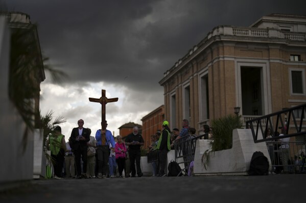 Group of faithful arrive at St. Peter's Square at the Vatican where 133 cardinals gather on the second day of the conclave to elect successor of late Pope Francis, Thursday, May 8, 2025. (AP Photo/Francisco Seco)