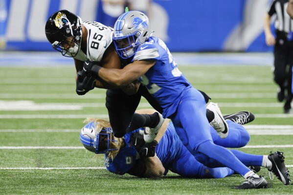 Lions lose Alex Anzalone for 6 to 8 weeks with broken forearm | AP News