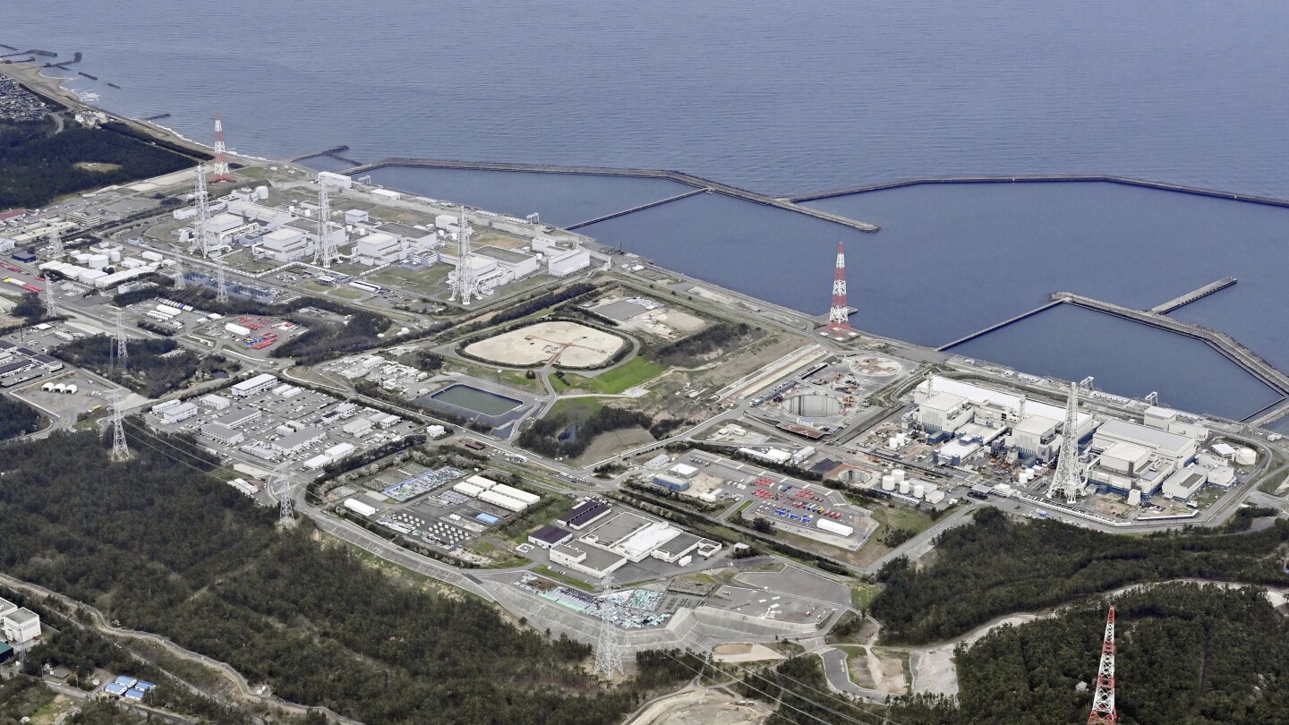 ТОКИО AP — Операторът на авариралата от цунами атомна електроцентрала