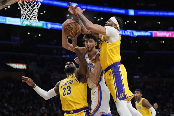 D'Angelo Russell scores 26 points, leads surging Lakers past West-leading  Thunder 116-104