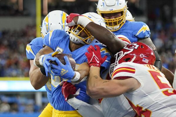 Kelce Scores 3 Touchdowns, Chiefs Rally Past Chargers 30-27