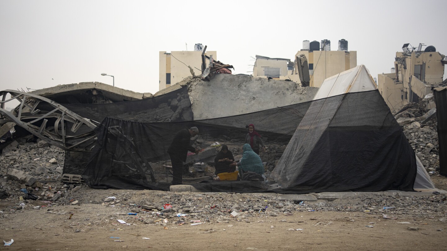 РАФАХ Ивицата Газа AP — Десетки хиляди разселени палестинци са