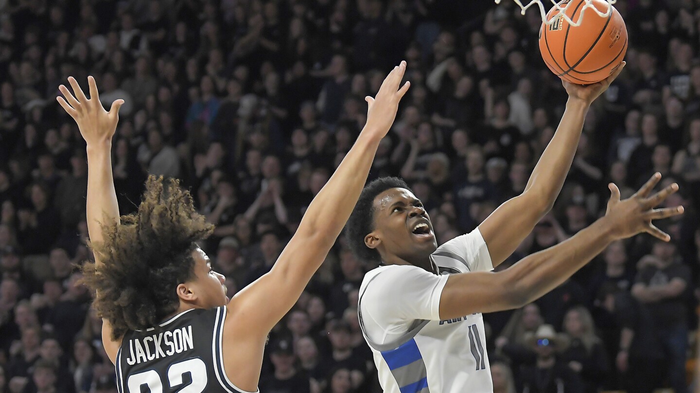 Martinez scores 21 to lead No. 22 Utah State past Air Force 72-60