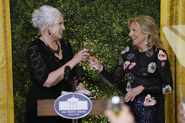 Missy Testerman, the 2024 National Teacher of the Year, toasts with first lady Jill Biden during a state dinner at the White House in Washington, Thursday, May 2, 2024, to honor the 2024 National Teacher of the Year year 2024 and other teachers from across the United States.  States.  (AP Photo/Susan Walsh)