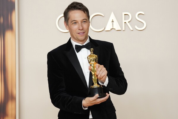 Sean Baker wins best director Oscar for 'Anora' | AP News