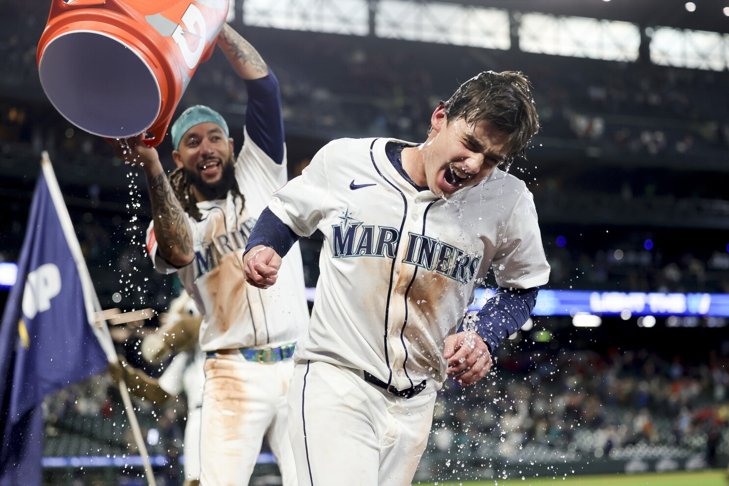 Cole Young drives in winning run in 10th in major league debut, Mariners beat Twins 5-4
