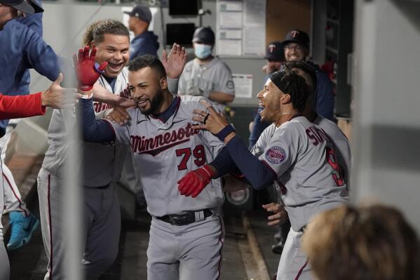 Mitch Haniger forced to leave Mariners game after fouling a ball off his  knee