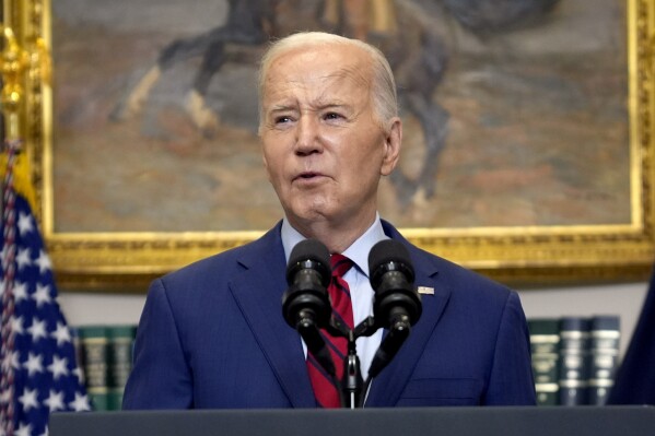 El presidente Joe Biden habla sobre las protestas que han estallado en las universidades de Estados Unidos, en la Casa Blanca en Washington, el 2 de mayo de 2024. (Foto AP/Evan Vucci)