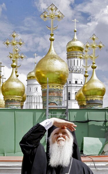 
              FILE - In this Tuesday, May 25, 2010 file photo, Ecumenical Patriarch Bartholomew I of Constantinople, shields his eyes from the sun as he stands on a roof overlooking the Kremlin in Moscow, Russia. Bartholomew claims the exclusive right to grant the “Tomos of Autocephaly,” or full ecclesiastic independence, sought by the Ukrainians. It would be a momentous step, splitting the world’s largest Eastern Orthodox denomination and dealing a body blow to the power and prestige of the Moscow Patriarchate, which has positioned itself as leading player within the global Orthodox community. (Dmitry Astakhov/Sputnik Government Pool Photo via AP, File)
            