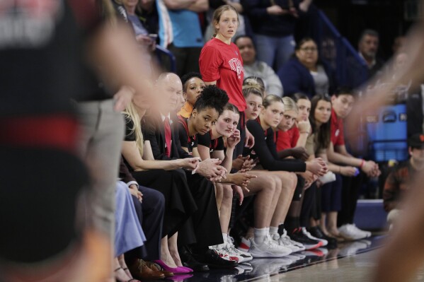 Players and staff on the Utah bench react toward the end of a second-round college basketball game against Gonzaga in the NCAA Tournament in Spokane, Wash., Monday, March 25, 2024. (AP Photo/Young Kwak)
