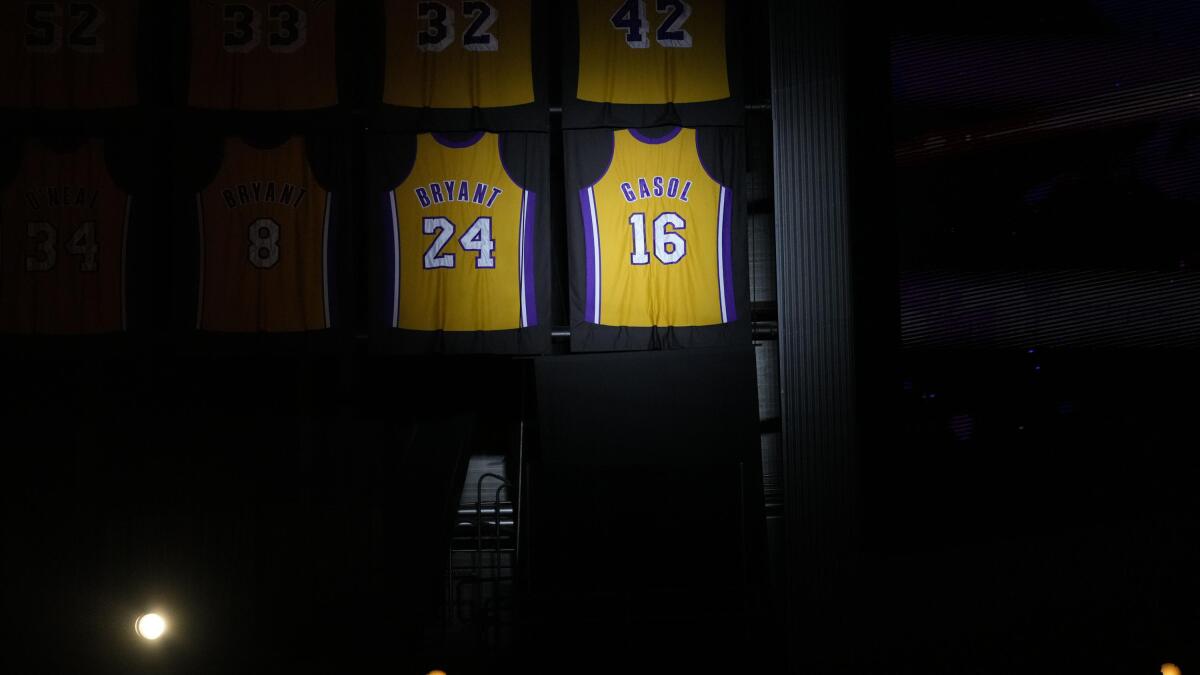 Pau Gasol cried seeing retired Lakers jersey next to Kobe Bryant's