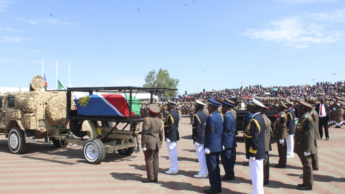 Le président namibien Hage Geingob est inhumé au cimetière de Heroes’ Acre après les funérailles nationales