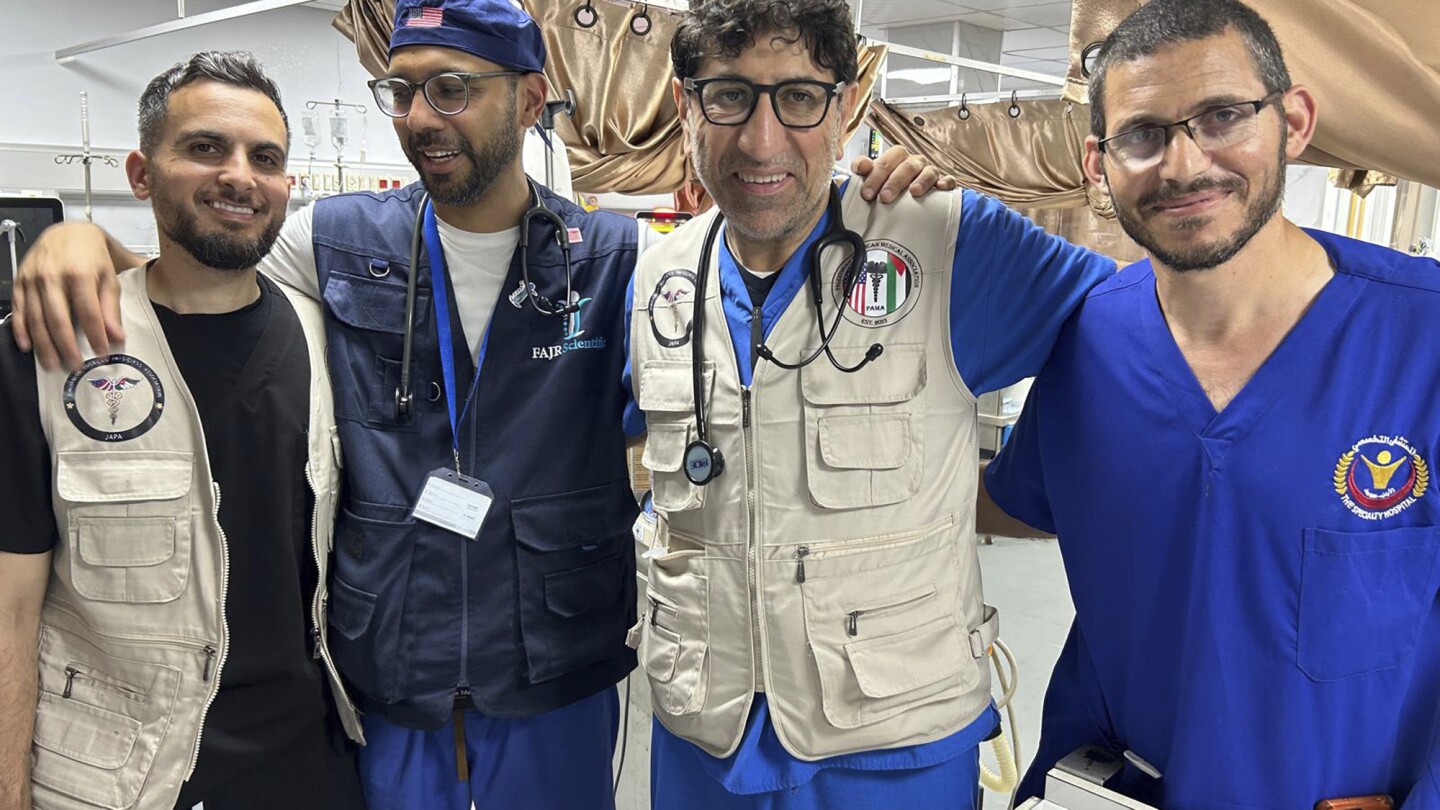 Американски, международни лекари доброволци, хванати в капан в болница в Газа от израелско нападение