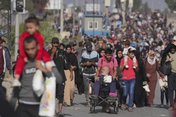 Palestinians flee to the southern Gaza Strip on Salah al-Din Street in Bureij, Gaza Strip, on Wednesday, November 8, 2023. ( AP Photo/Hatem Moussa)