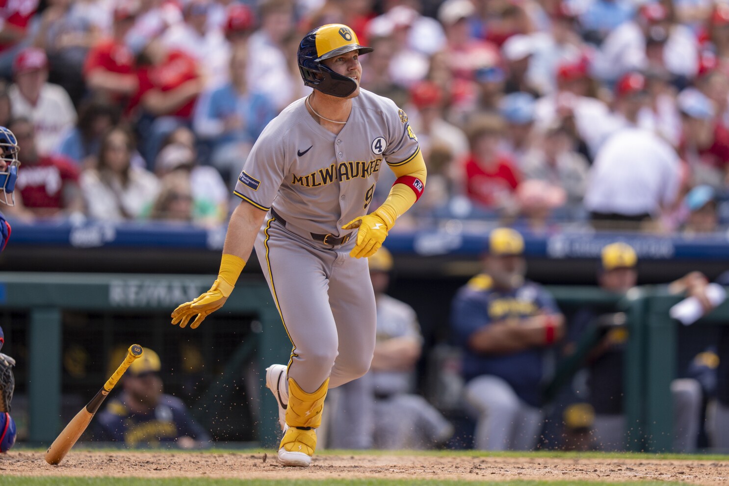 Bauers' pinch-hit 2-run double helps Brewers extend winning streak to 7 with sweep of Phillies