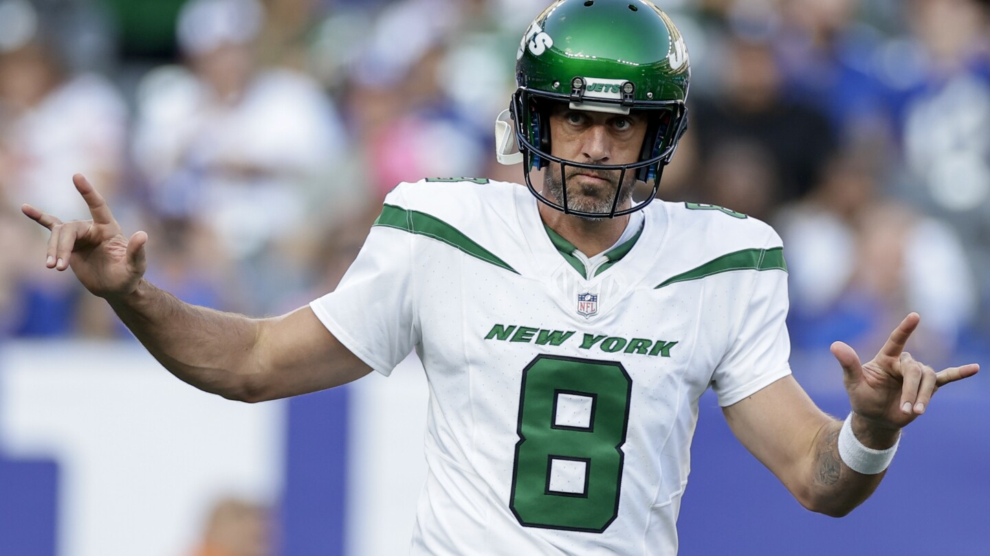 Aaron Rodgers throws a TD pass in his brief preseason debut as Jets beat  Giants 32-24