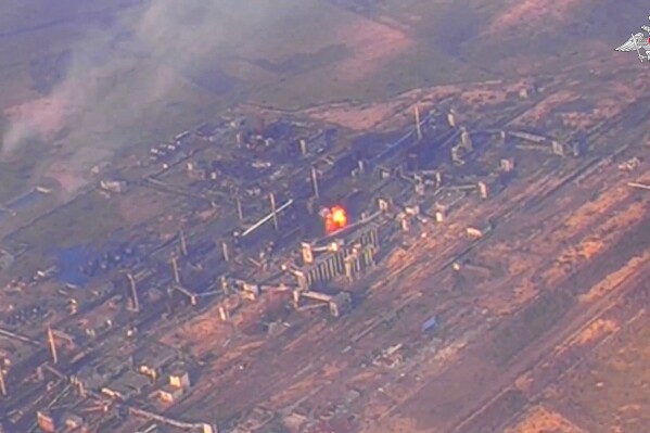 This photo taken from video released by Russian Defense Ministry Press Service on Monday, Feb. 19, 2024, shows an aerial view of the Avdiivka Coke and Chemical Plant, eastern Ukraine. Russian forces have taken complete control of the Ukrainian city of Avdiivka. Russian Defense Minister Sergei Shoigu told the Kremlin on Saturday that Russian forces were now working to clear the final pockets of resistance at the Avdiivka Coke and Chemical Plant, officials said in a statement. (Russian Defense Ministry Press Service via 番茄直播)