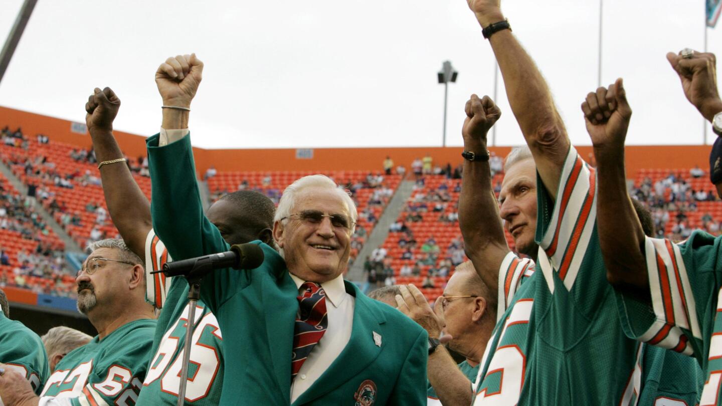 Dolphins celebrate '72 team ahead of Sunday night game