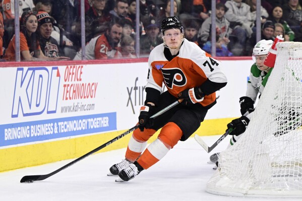 Flyers sign Owen Tippett to an 8-year, $49.6 million extension | AP News