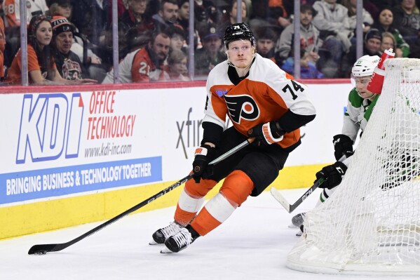 Flyers sign Owen Tippett to an 8-year, $49.6 million extension | AP News