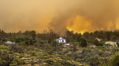 A view of a burning forest fire close to homes, near Puntagorda on the Canary Island of La Palma, Saturday, July 15, 2023. Spanish authorities say that they have preemptively evacuated some 500 people to avoid a wildfire that has broken out on the Canary island of La Palma. The fire coincides with a heatwave that is hitting southern Europe. Spain recorded record high temperatures in 2022 and this spring as it endures a prolonged drought. (Europa Press via AP)