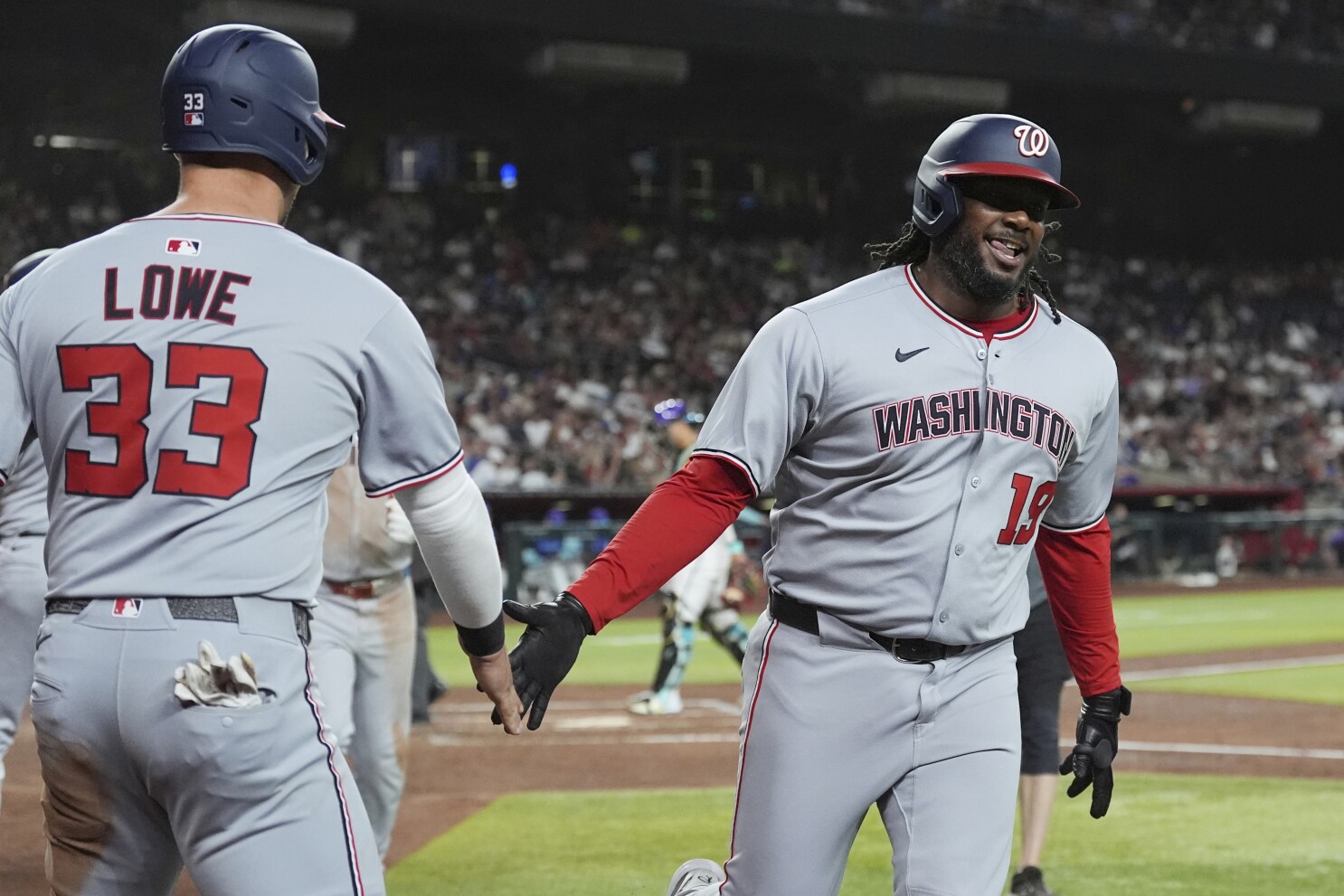 Bell conecta jonrón de 3 carreras, Nacionales se imponen 9-7 a Diamondbacks en inicio de la serie
