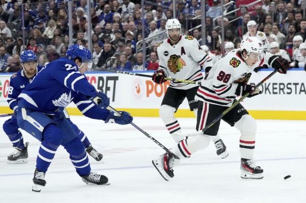 Toronto Maple Leafs lose first game of season to Blackhawks as
